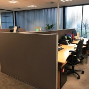 Büro-Trennwand, mobile Trennwand mit Textildruck und akustischem Dämm-Material