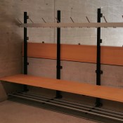 Garderoben ALU-line, Wandgarderoben mit Sitzbankauflage und Fallschutz